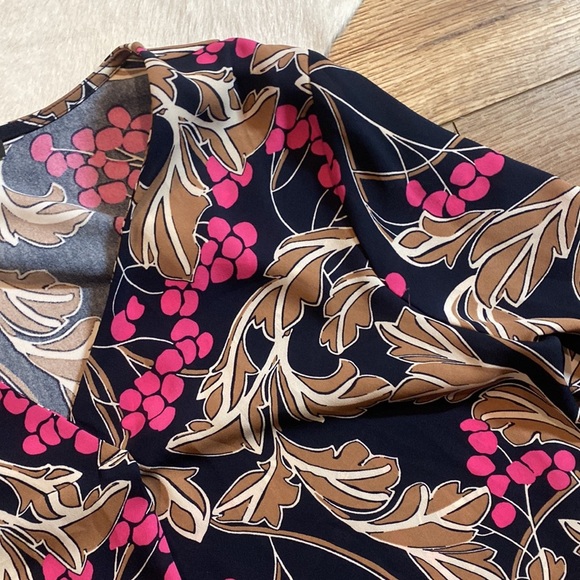 Ann Taylor navy floral V-neck blouse - Picture 8 of 11